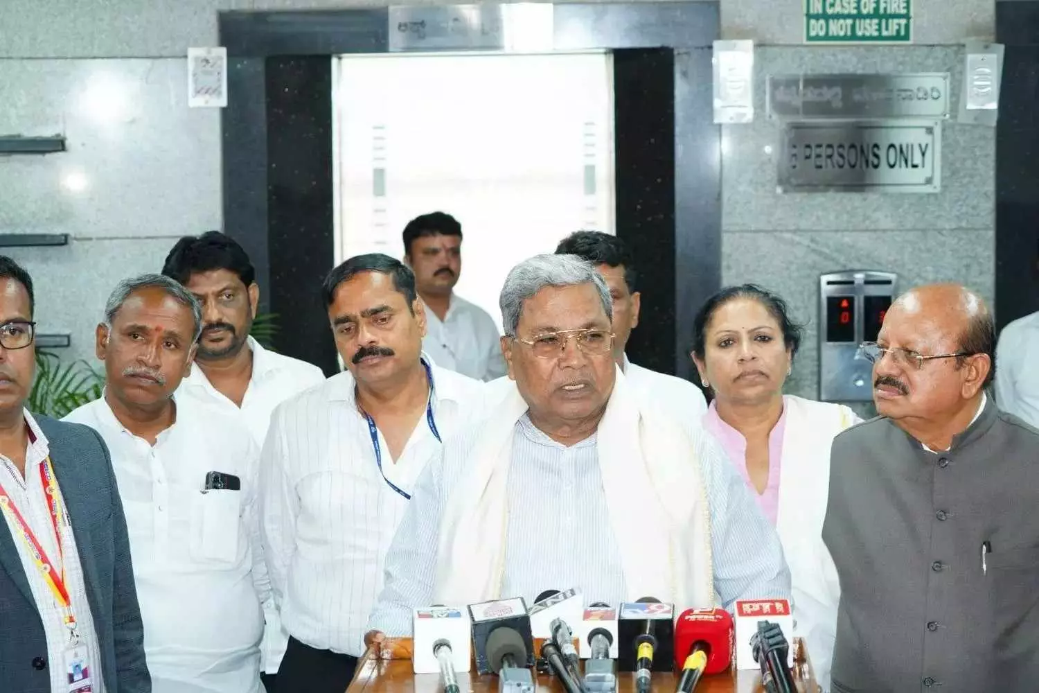 ముడా కేసులో కర్ణాటక సీఎం భార్య, ఆమె సోదరుడికి హైకోర్టు నోటీసులు.. ముడా కేసులో కర్ణాటక సీఎం భార్య, ఆమె సోదరుడికి హైకోర్టు నోటీసులు..