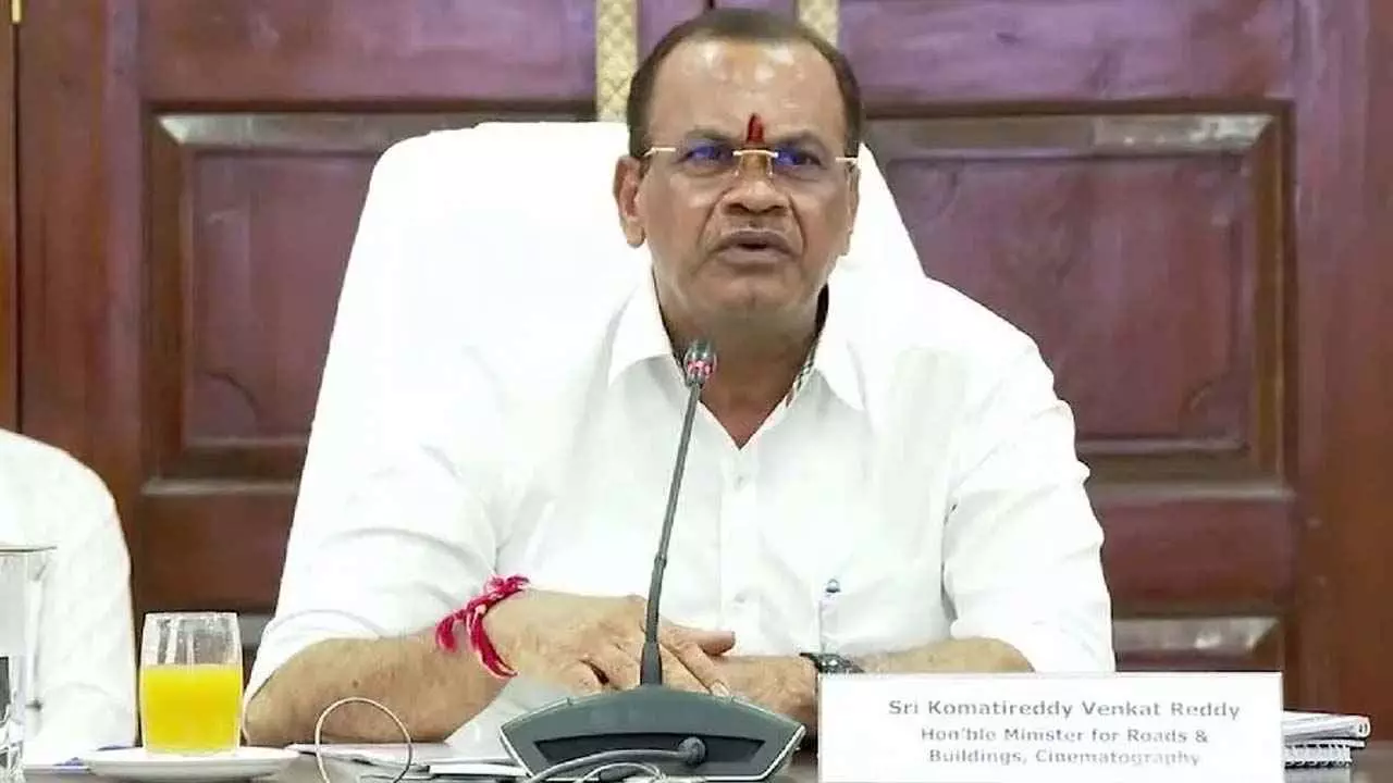 కోమటిరెడ్డి క్యాంపు కార్యాలయం ఎదుట ఆత్మహత్యాయత్నం కోమటిరెడ్డి క్యాంపు కార్యాలయం ఎదుట ఆత్మహత్యాయత్నం