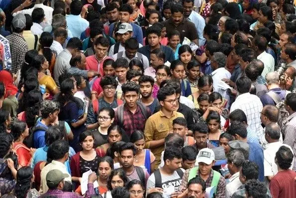 యువతకు డిగ్రీ మీద మోజు తగ్గిందా? యువతకు డిగ్రీ మీద మోజు తగ్గిందా?