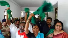 దేవనహళ్లి భూముల స్వాధీనంపై వెనక్కు తగ్గిన కర్ణాటక ప్రభుత్వం