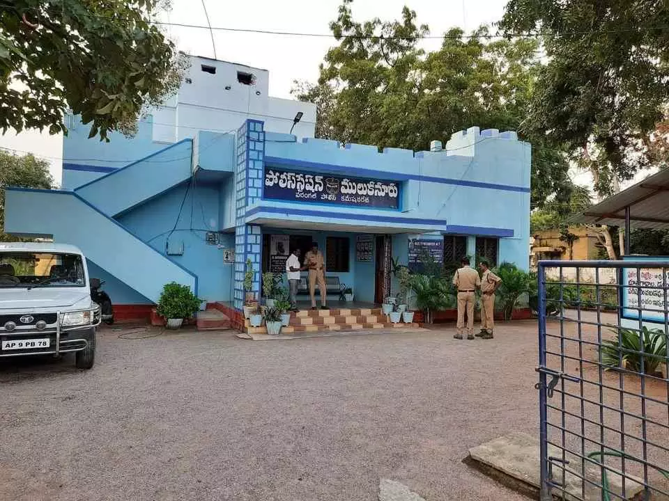పోలీసుల వేధింపుల వల్లే మహిళ ఆత్మహత్యాయత్నం పోలీసుల వేధింపుల వల్లే మహిళ ఆత్మహత్యాయత్నం