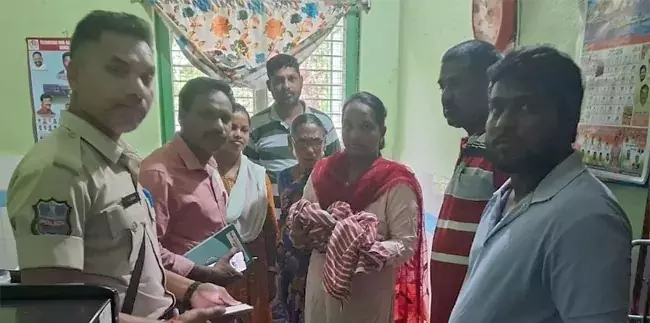పేగు బంధాన్ని తెంచేసిన అమ్మ పేగు బంధాన్ని తెంచేసిన అమ్మ