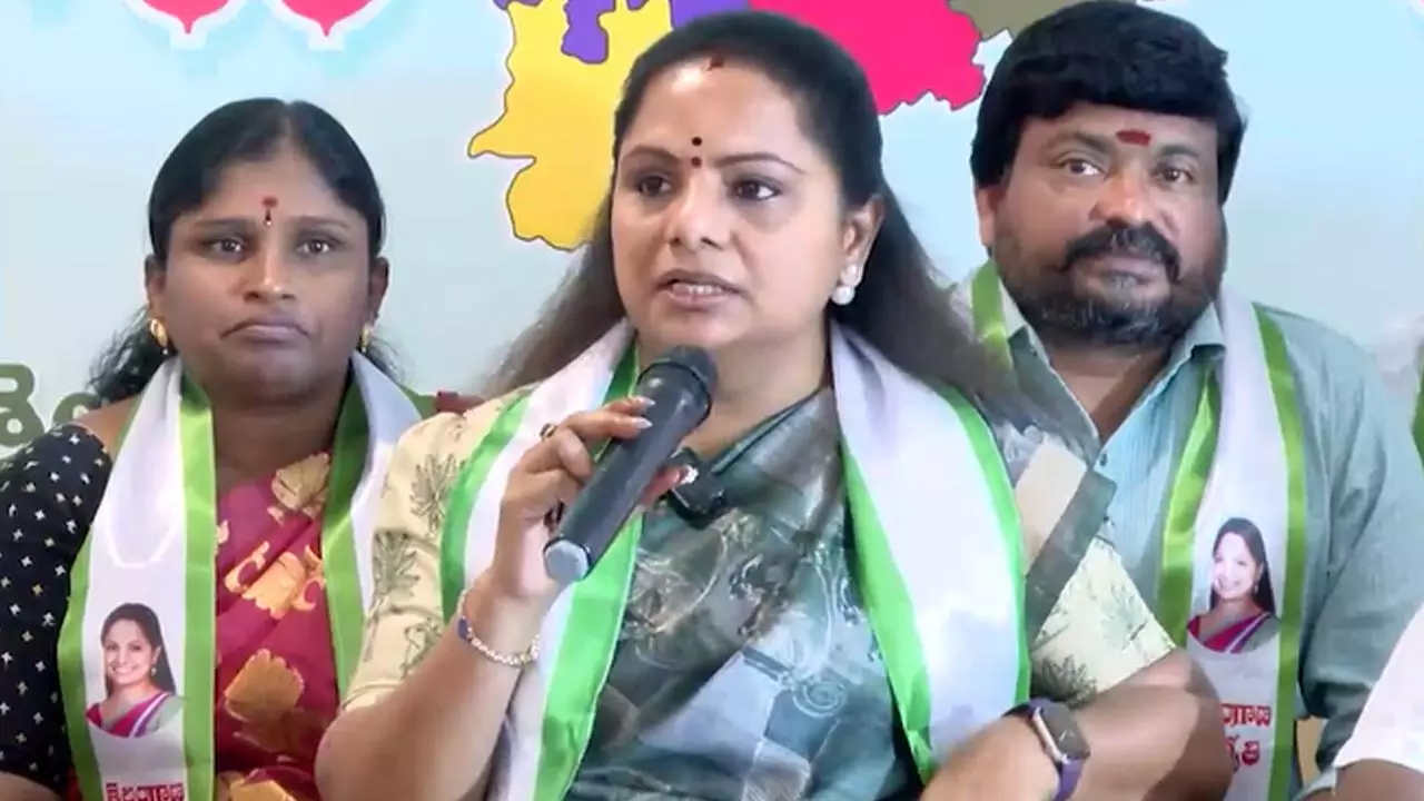 ‘బీఆర్ఎస్.. నా దారికి రావాల్సిందే’ ‘బీఆర్ఎస్.. నా దారికి రావాల్సిందే’