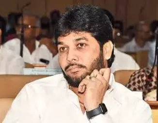 డ్రైవర్ శవం డోర్ డెలివరీ కేసు గుర్తుందా? మళ్లీ తెరపైకి వచ్చిందిలా.. డ్రైవర్ శవం డోర్ డెలివరీ కేసు గుర్తుందా? మళ్లీ తెరపైకి వచ్చిందిలా..