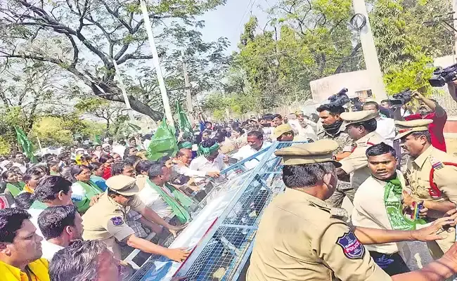 ప్రశాంతంగా ఆదివాసి తుడుందెబ్బ