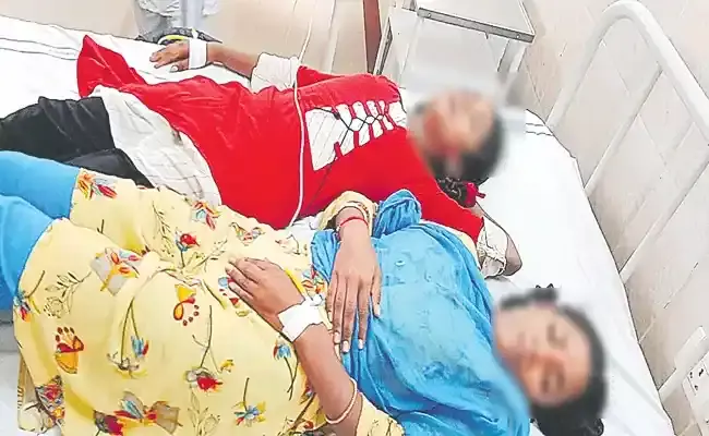 విషాహారం తిని 11 మంది విద్యార్థులు  అస్వస్థత