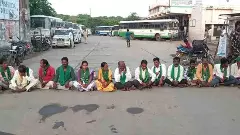 పులికోసం మా కడుపు కొట్టొద్దు...  గిరిజనుల ఆందోళన