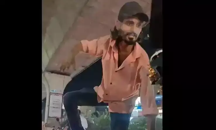 గంజాయి మత్తులో కారుపైకెక్కి బెదిరింపులు