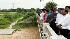 ములుగు లో భారీ వర్షాలు.. సమీక్షించిన మంత్రి సీత‌క్క‌