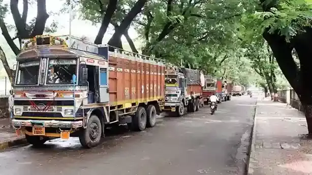 భారీ వాహనాల రాకపోకలపై  హైదరాబాద్ లో ఆంక్షలు