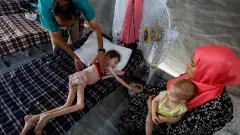 గాజాలో ఆకలికేకలు, పేగులు ఎండి ఏడ్వడానికీ ఓపిక లేని పిల్లలు!