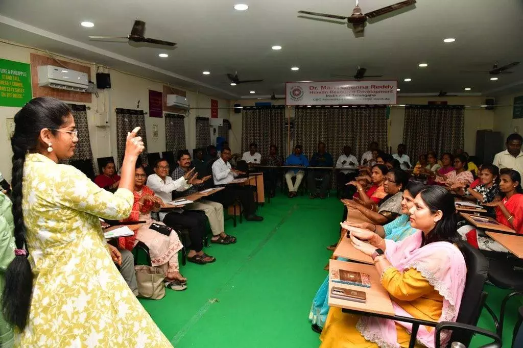 బధిరులకు కరీంనగర్ జిల్లా అధికారుల బాసట, ఏం చేశారంటే...