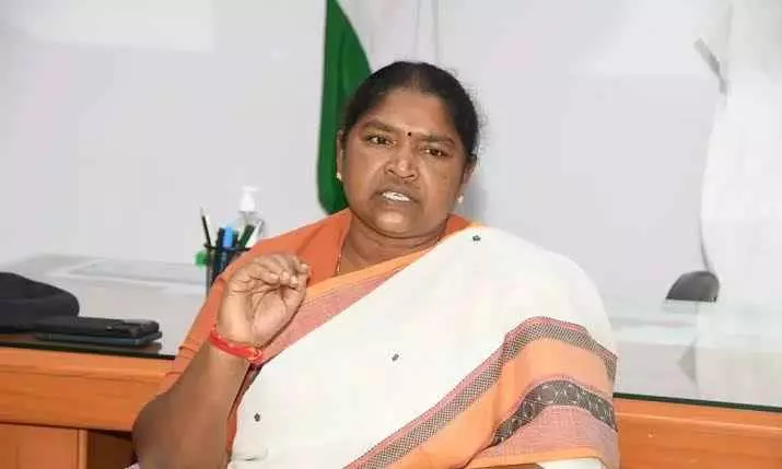 మంత్రి సీతక్క సీరియస్