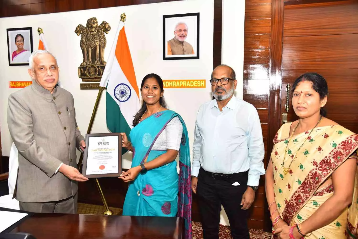 శ్రీకాకుళం ‘సాహసి’ కి రాజ్ భవన్ సత్కారం శ్రీకాకుళం ‘సాహసి’ కి రాజ్ భవన్ సత్కారం