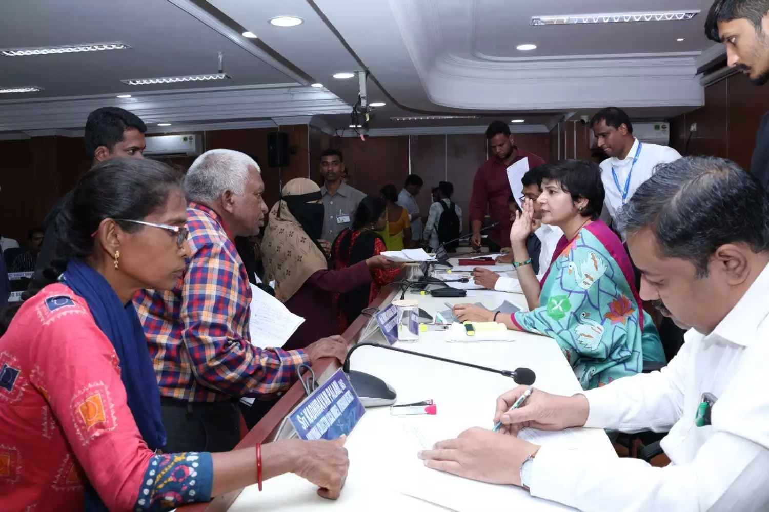 హైదరాబాద్ కలెక్టర్ హరిచందన హైటెక్ పాలన, ఎలాగంటే...
