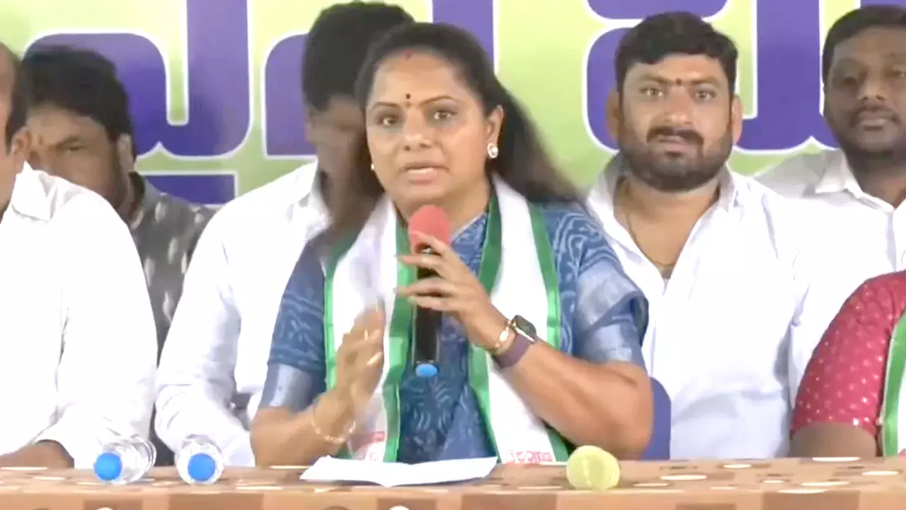 బీసీ బిల్లు కోసం దీక్షకు పిలుపిచ్చిన కవిత బీసీ బిల్లు కోసం దీక్షకు పిలుపిచ్చిన కవిత