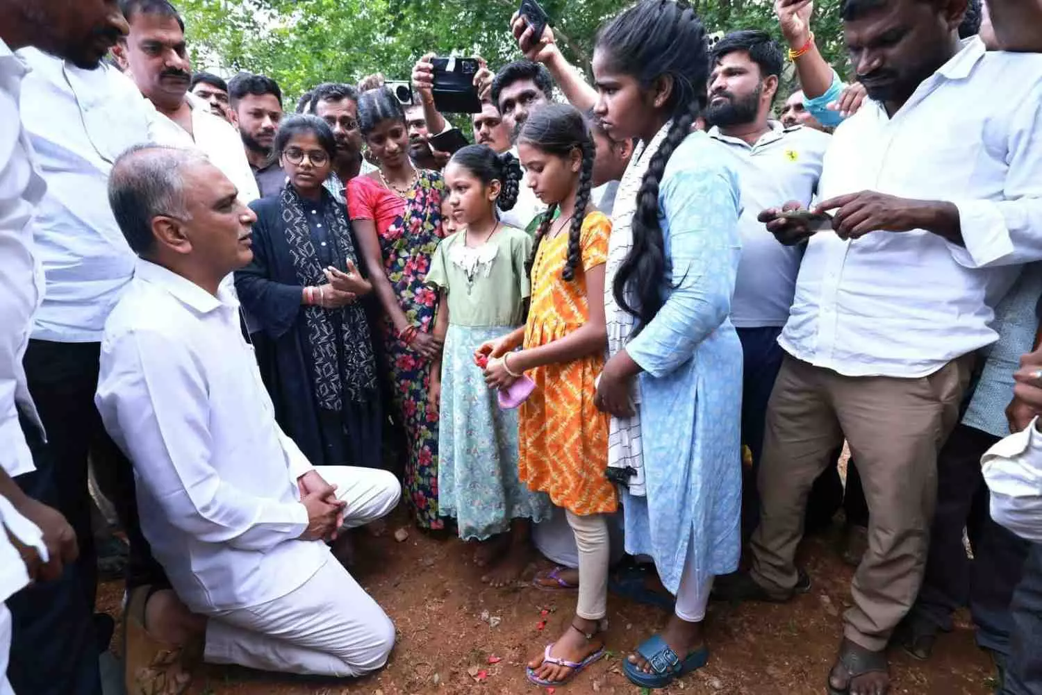 తెలంగాణ గురుకుల పాఠశాలల్లో ఏం జరుగుతుంది? తెలంగాణ గురుకుల పాఠశాలల్లో ఏం జరుగుతుంది?