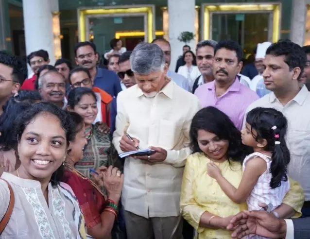 చంద్రబాబు సింగపూర్ టూరుపై ఈ విమర్శల దాడేమిటీ? చంద్రబాబు సింగపూర్ టూరుపై ఈ విమర్శల దాడేమిటీ?