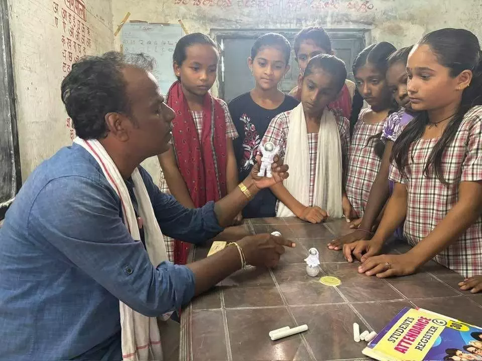 ఆదిలాబాద్ గోండు గిరిజన మాస్టారికి  ఢిల్లీ ఆహ్వానం