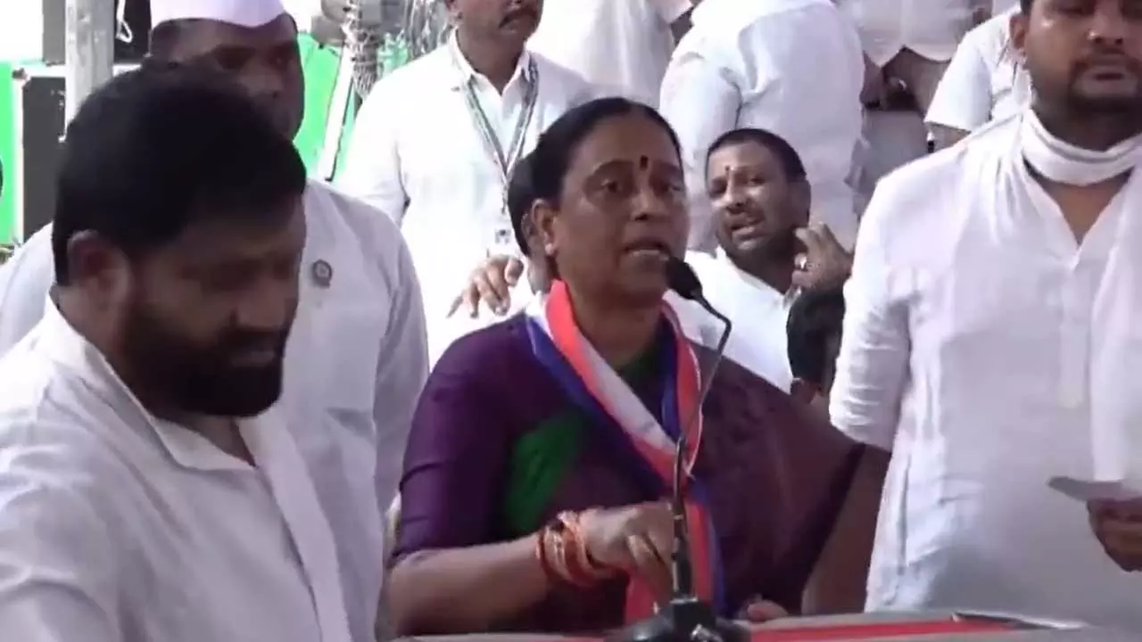 Konda Surekha | రాష్ట్రపతిపై తెలంగాణ మంత్రి సంచలన వ్యాఖ్యలు.. Konda Surekha | రాష్ట్రపతిపై తెలంగాణ మంత్రి సంచలన వ్యాఖ్యలు..