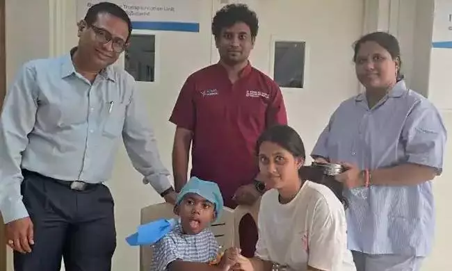 తమ్ముడికి అరుదైన వ్యాధికి ఈ అక్క అండగా నిలిచింది తమ్ముడికి అరుదైన వ్యాధికి ఈ అక్క అండగా నిలిచింది