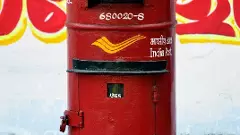 ఇక సెలవు  అంటున్న  ఉత్తరాల ఎర్ర డబ్బా