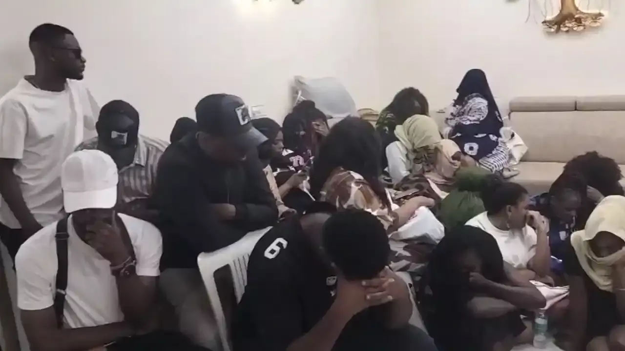 బాకారం ఫామ్ హౌజ్ లో పోలీసుల మెరుపు దాడి