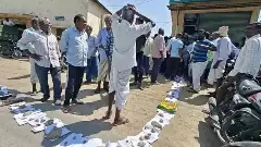 Urea dearth | రైతులను నిండాముంచుతున్న ‘యూరియా’ కొరత