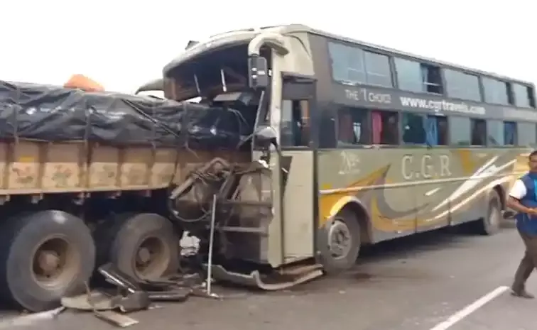 మహబూబ్ నగర్ లో  ఘోర రోడ్డు ప్రమాదం