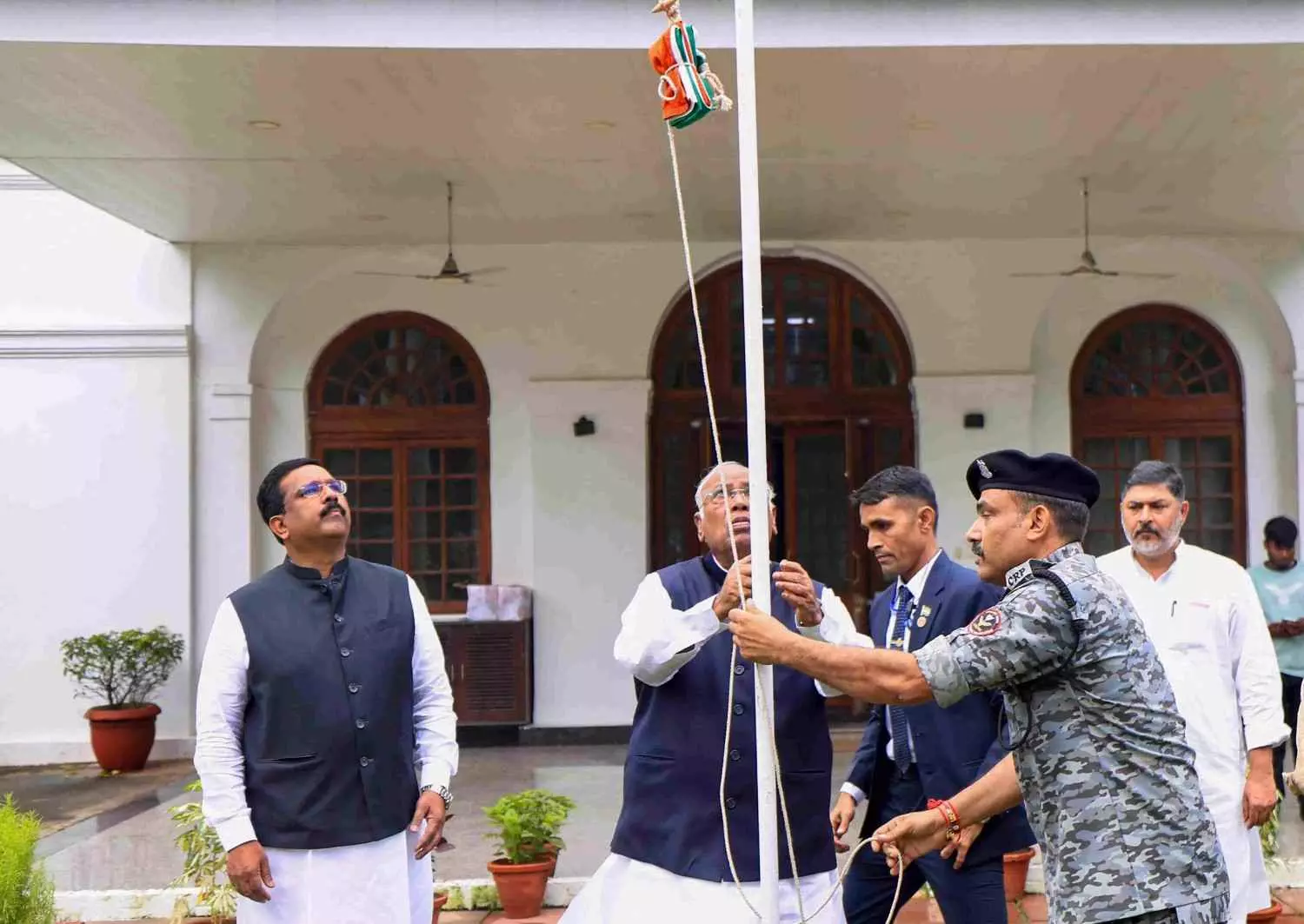 S.I.R ఎందుకు నిర్వహించారో చెప్పిన AICC చీఫ్ ఖర్గే