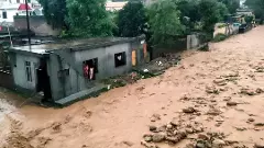 కథువా క్లౌడ్ బరస్ట్: కొండచరియలు విరిగిపడటంతో ఏడుగురి మృతి