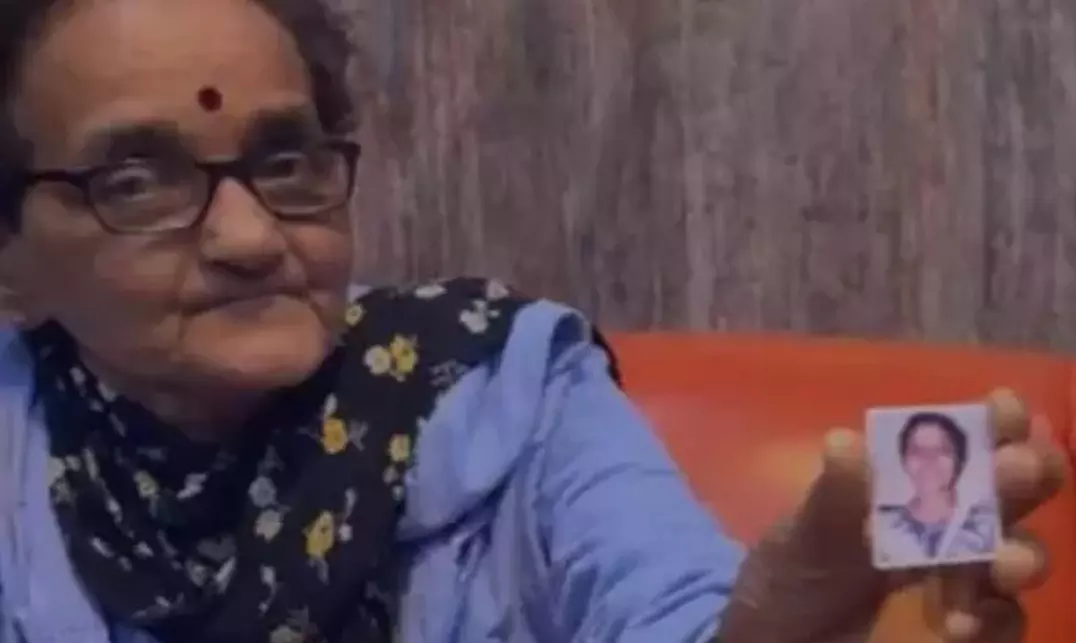 ధర్మస్థల: తప్పిపోయిన కుమార్తె ఫొటోను విడుదల చేసిన సుజాత భట్ ధర్మస్థల: తప్పిపోయిన కుమార్తె ఫొటోను విడుదల చేసిన సుజాత భట్