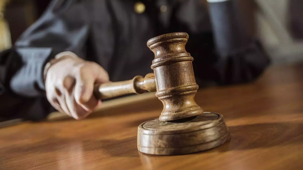 తెలంగాణ ఆర్టీసీ బస్సు డ్రైవర్‌కు కోర్టు షాక్..