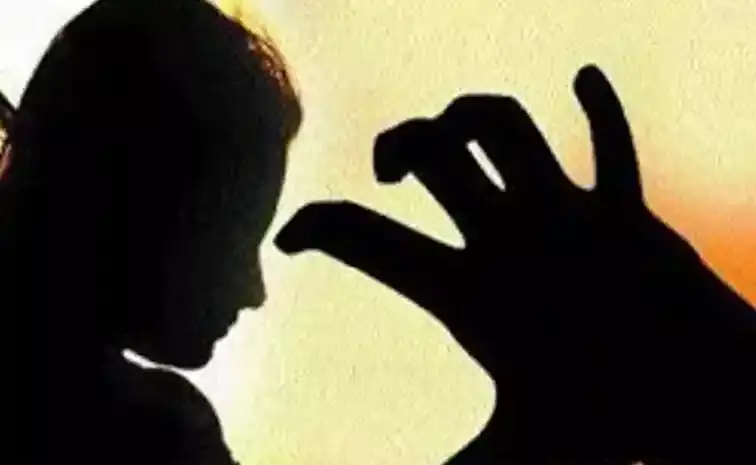 ముగ్గురు పిల్లలను చంపి .. తానూ ఆత్మహత్య