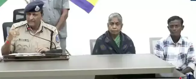 మరో ఇద్దరు మావోయిస్టుల లొంగుబాటు