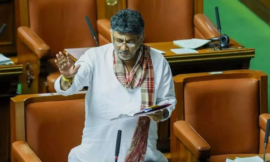 కర్ణాటక డిప్యూటీ సీఎం శివకుమార్ నోట ఆర్ఎస్ఎస్ ప్రార్థన గీతం. కర్ణాటక డిప్యూటీ సీఎం శివకుమార్ నోట ఆర్ఎస్ఎస్ ప్రార్థన గీతం.