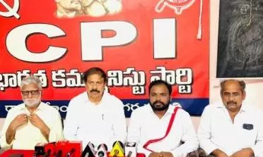 ఆంధ్రాలోనూ బ్లాక్ మార్కెట్ కి తరలిపోతున్న యూరియా! ఆంధ్రాలోనూ బ్లాక్ మార్కెట్ కి తరలిపోతున్న యూరియా!