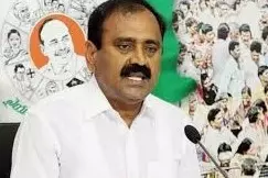 ఆ ఐఎఎస్ ఓ ఆధునిక రజియా సుల్తానా, తాటకీ ఆ ఐఎఎస్ ఓ ఆధునిక రజియా సుల్తానా, తాటకీ