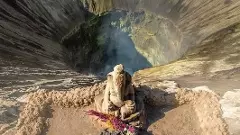 ఈ వినాయకుడు  అగ్నిపర్వతానికి కాపలా