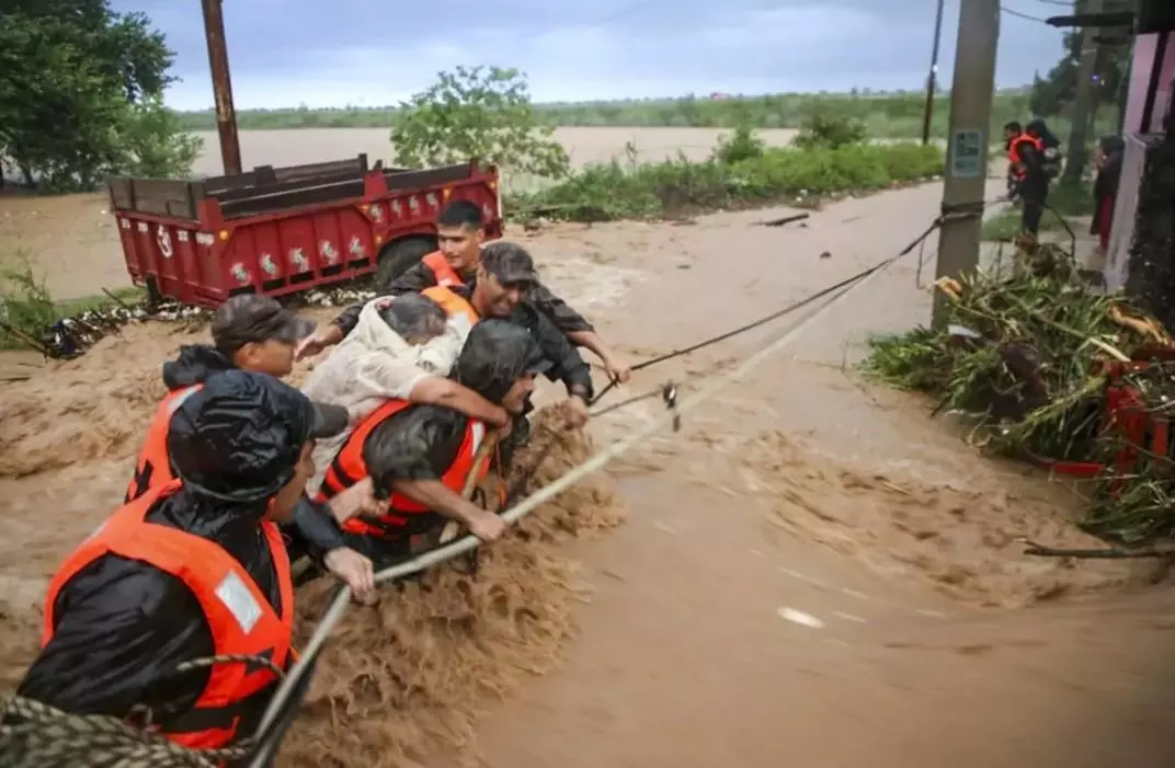 జమ్మూలో వర్ష భీభత్సంతో ముప్పై మంది మృతి జమ్మూలో వర్ష భీభత్సంతో ముప్పై మంది మృతి