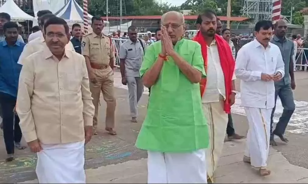 తిరుమల శ్రీవారి సేవలో  మహారాష్ట్ర గవర్నర్, ఎన్డీయే ఉపరాష్ట్రపతి అభ్యర్థి..!