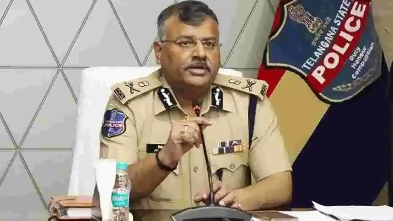 వరదల్లో 10 మంది చనిపోయారు: రాష్ట్ర డిజిపి వరదల్లో 10 మంది చనిపోయారు: రాష్ట్ర డిజిపి