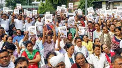 మీ స్కూలుకో దండం.. టీసీల కోసం 160 మంది పేరెంట్స్ దరఖాస్తు..