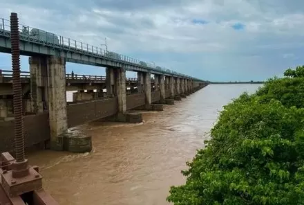 తెలంగాణలో విస్తారంగా వర్షాలు..వెల్లువెత్తుతున్న ప్రాజెక్టులు తెలంగాణలో విస్తారంగా వర్షాలు..వెల్లువెత్తుతున్న ప్రాజెక్టులు