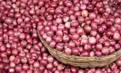 కిలో ఉల్లికి రూపాయి కూడా ఇవ్వరా? రోడ్డెక్కిన రైతులు కిలో ఉల్లికి రూపాయి కూడా ఇవ్వరా? రోడ్డెక్కిన రైతులు