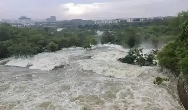 మూసీకి వరద తాకిడి మూసీకి వరద తాకిడి