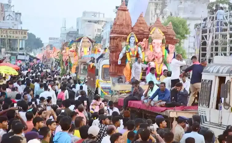 నిమజ్జనం సందర్బంగా ట్రాఫిక్ ఆంక్షలు