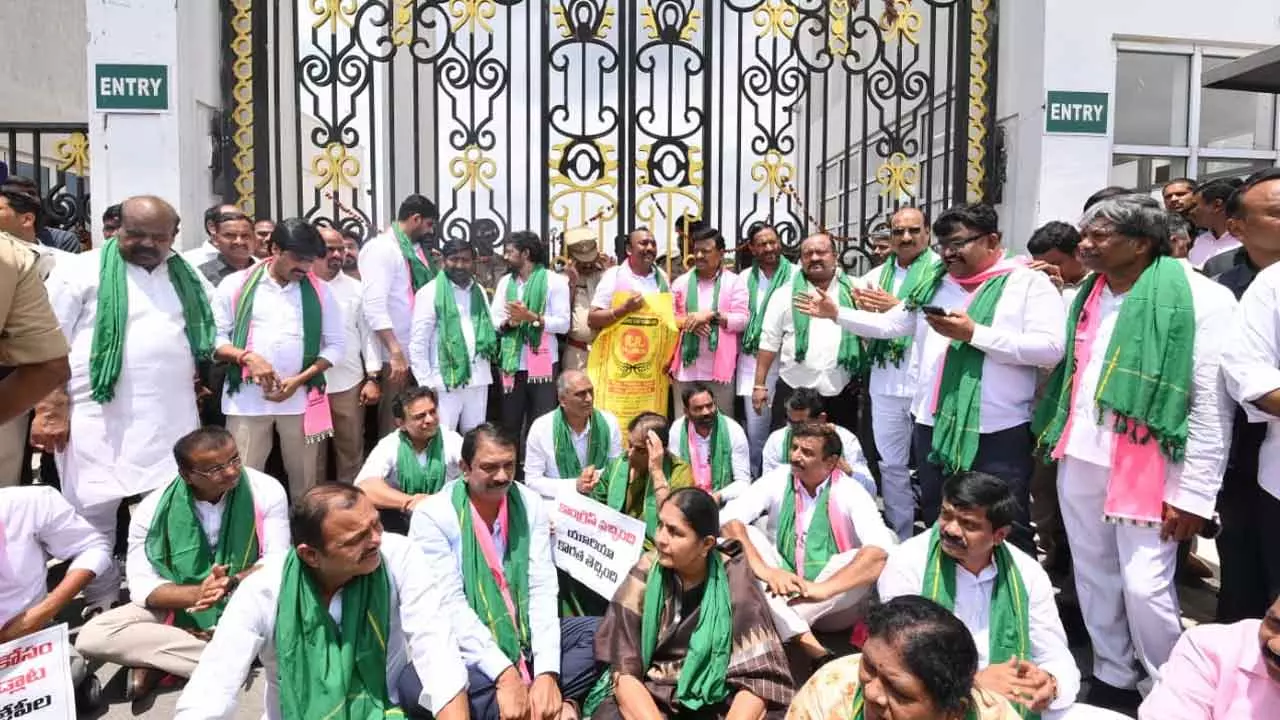 ‘యూరియా కొరతకు కాంగ్రెస్ చేతకాని తనమే కారణం’ ‘యూరియా కొరతకు కాంగ్రెస్ చేతకాని తనమే కారణం’