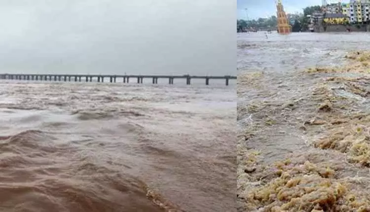 గోదావరి ఉగ్రరూపం.. భద్రాచలంలో ప్రమాద హెచ్చరిక గోదావరి ఉగ్రరూపం.. భద్రాచలంలో ప్రమాద హెచ్చరిక