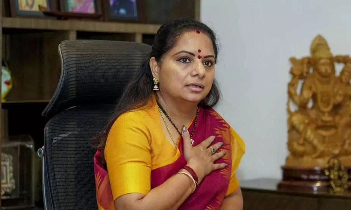 బీఆర్ఎస్ నుంచి కవిత సస్పెండ్ బీఆర్ఎస్ నుంచి కవిత సస్పెండ్